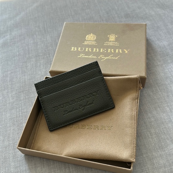 Burberry card holder in military green. - Picture 2 of 4